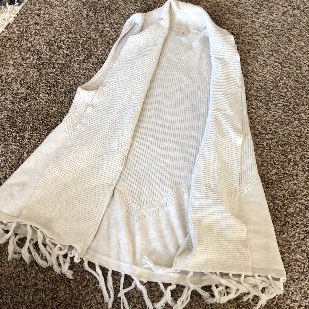 🖤4 for 25 Loft sleeveless cream sweater